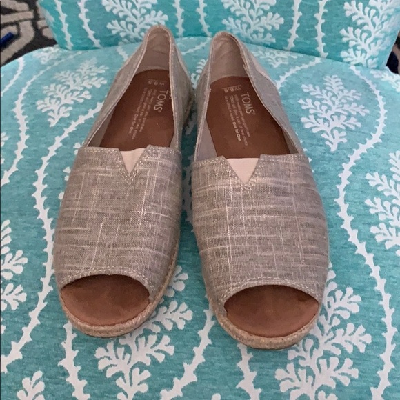 Toms Shoes - TOMS WOMENS SANDALS SIZE 8.5 EUC Toms Shoes - TOMS WOMENS SANDALS SIZE 8.5 EUC